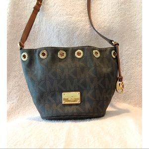 designer cute mini bucket bag by michael kors!